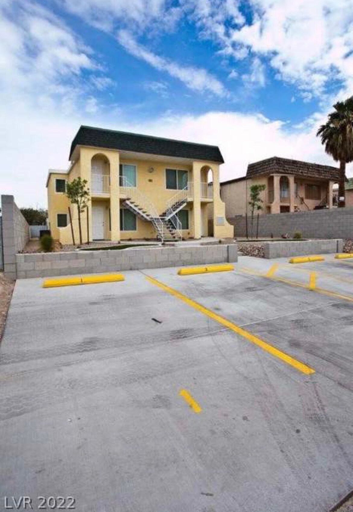 Building Photo - 3024 E Carey Ave