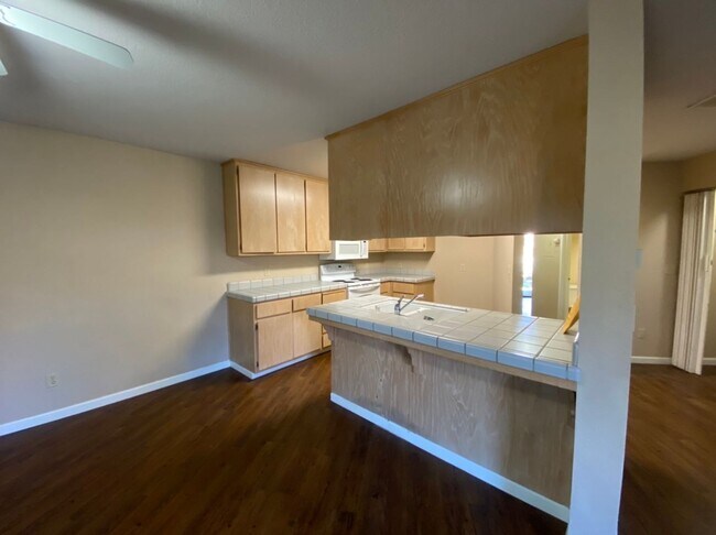 Building Photo - Tuscany Place Triplex