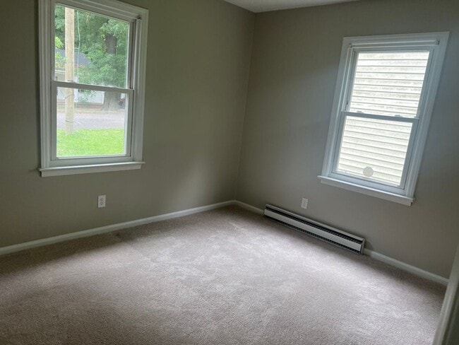 Building Photo - Renovated 2 Bedroom House