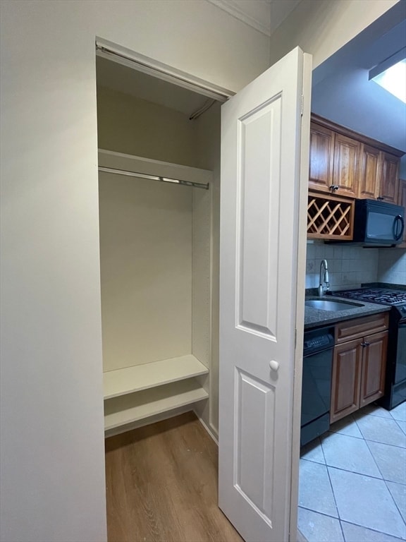 Building Photo - 33 Pond Ave