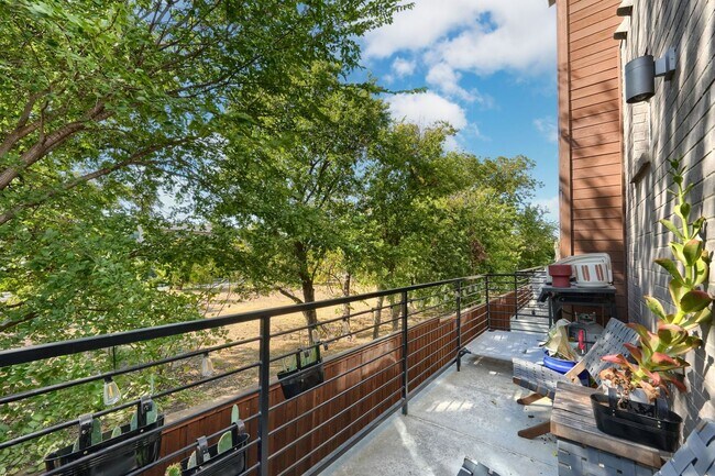 Building Photo - End Unit Townhome