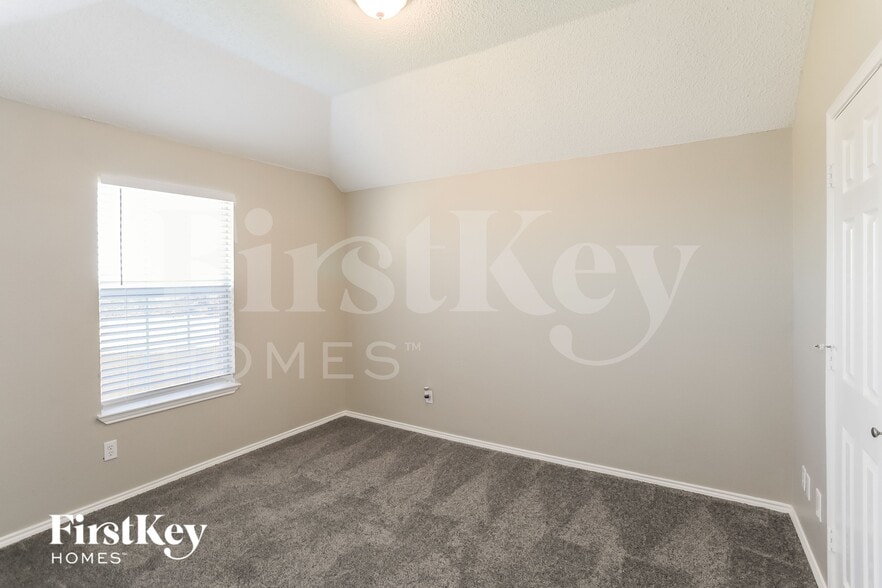 Building Photo - 5210 Orlando Cir