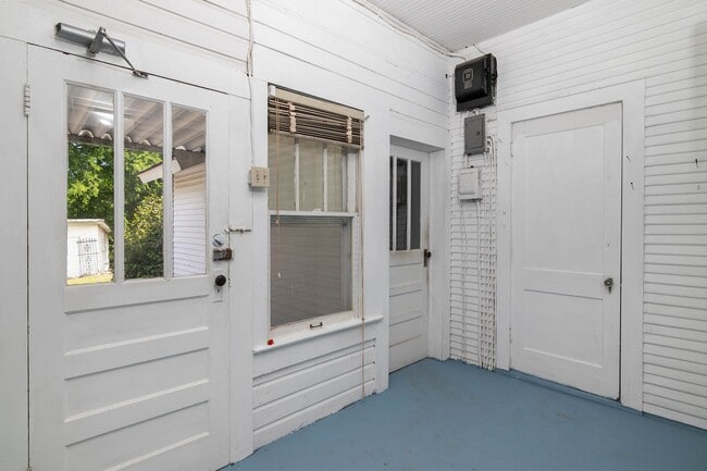 Building Photo - 108 Blount St