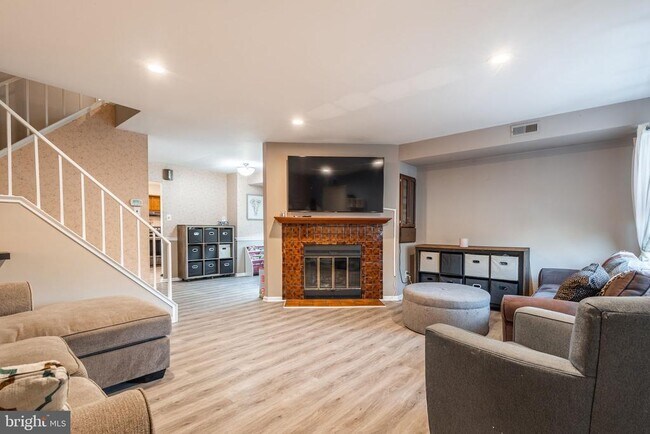 Building Photo - 3473 E Gate Pl