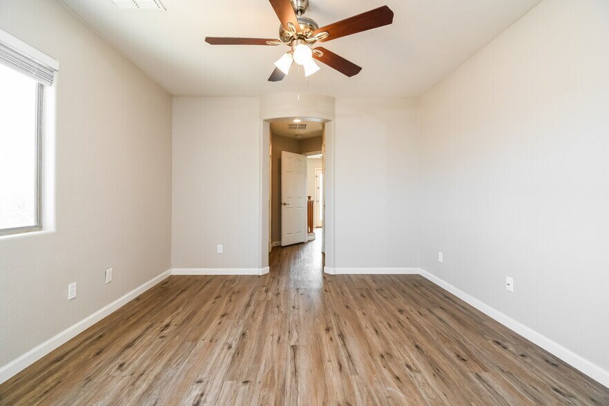 Building Photo - 4741 E Olney Ave