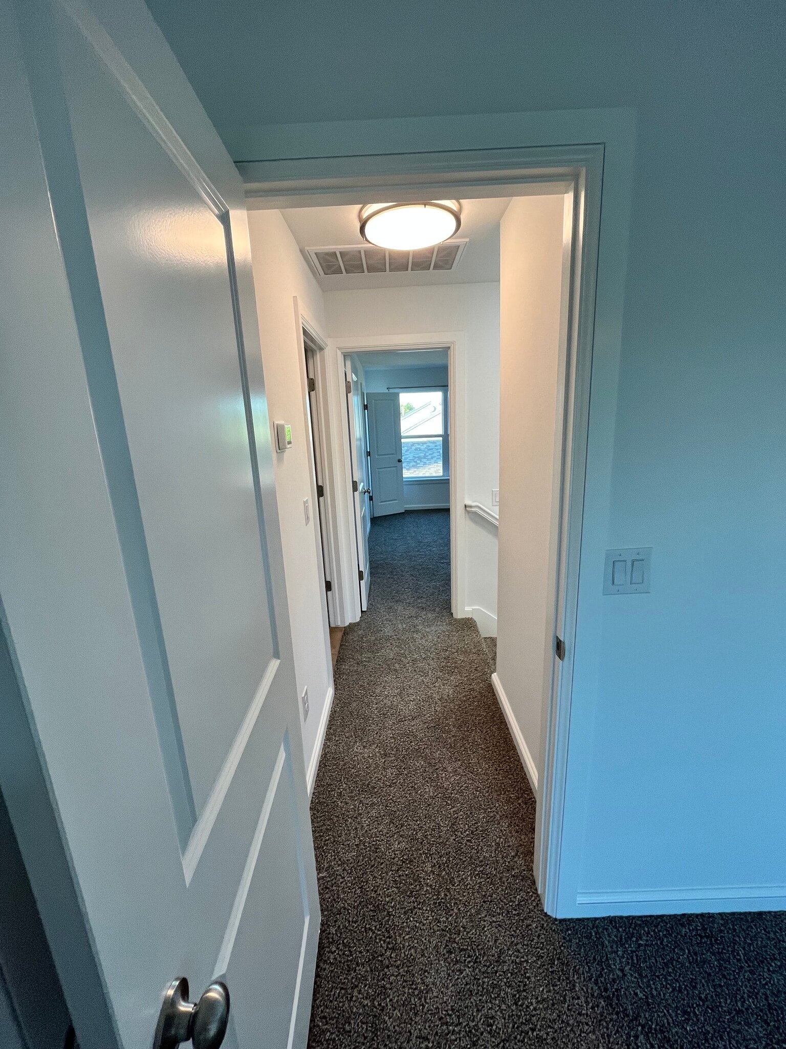 Building Photo - 1335 Eastgate Dr