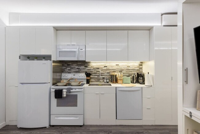 Building Photo - 12607 Larchmere Blvd