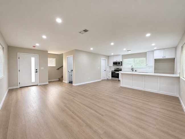 Building Photo - 11705 Woodley Ave