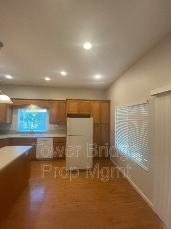 Building Photo - 1515 Knight Ct