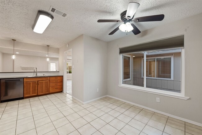 Building Photo - 14115 Bella Dr