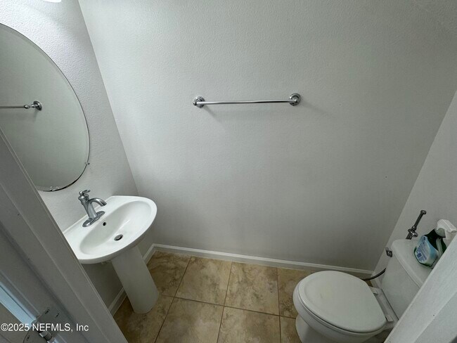 Building Photo - 6798 Roundleaf Dr