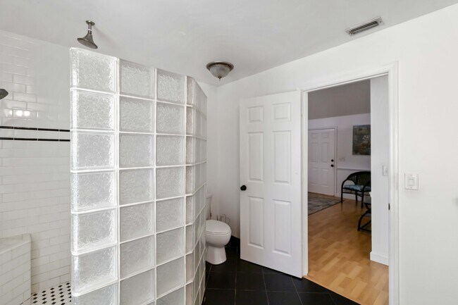 Building Photo - 7447 Hawkins Rd