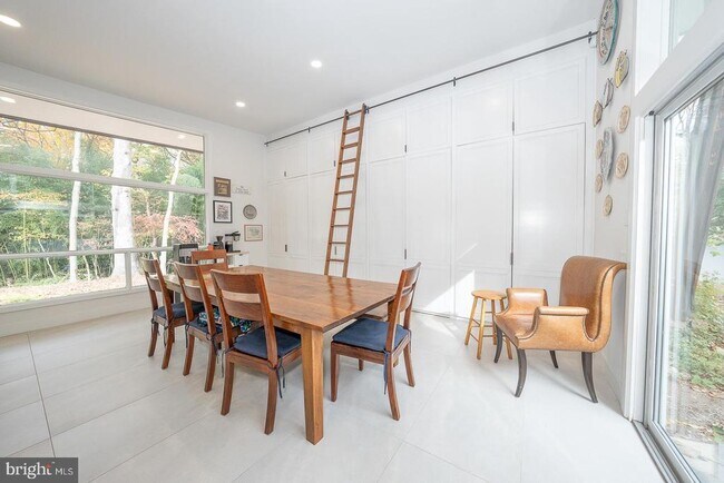 Building Photo - 39 Fairview Rd