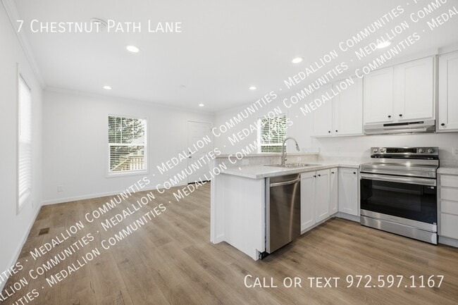 Building Photo - 7 Chestnut Path Ln