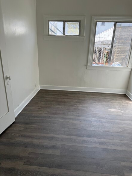 Building Photo - 2815 1/4 S Norton Ave