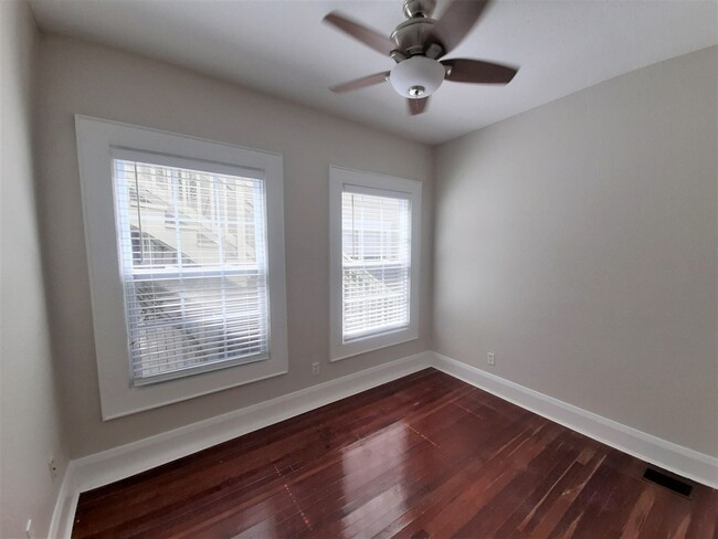 Building Photo - Adorable 2BD/1BTH 1st floor Condo in the H...