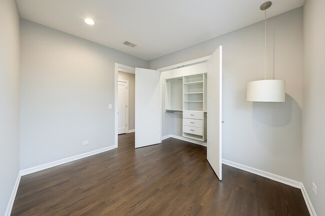 Building Photo - 5 N Oakley Blvd