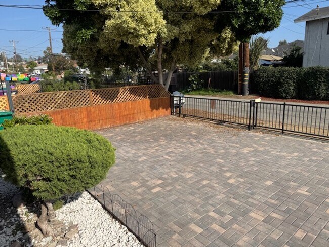 Building Photo - 3211 Park Ln