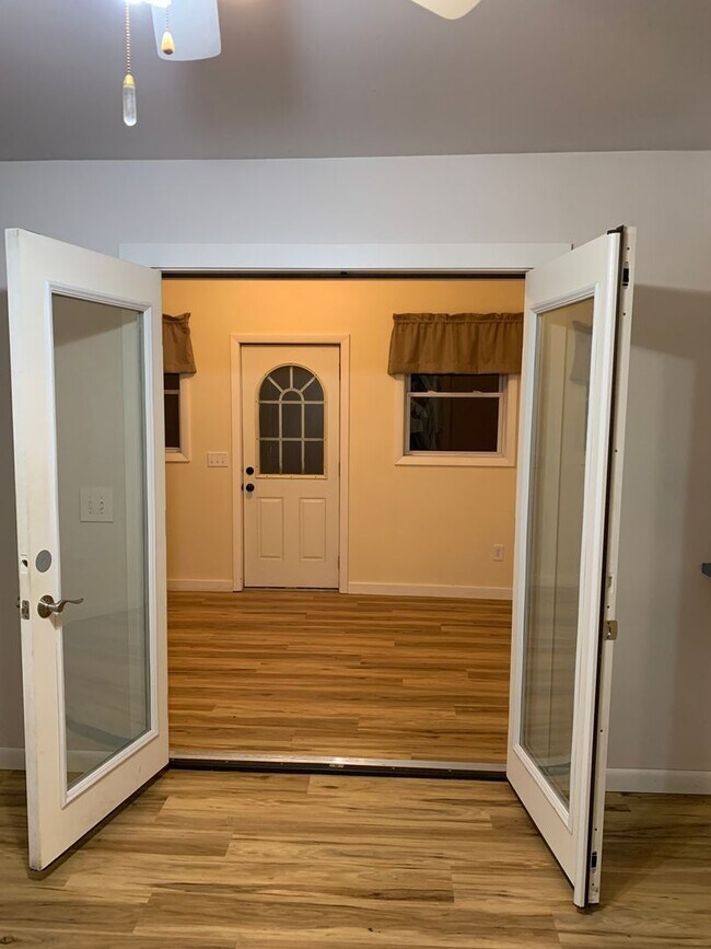 Building Photo - Wonderful 4 bedroom + South Burlington home