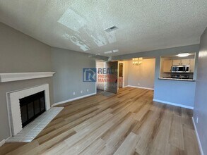 Building Photo - 1074 S Dearborn St