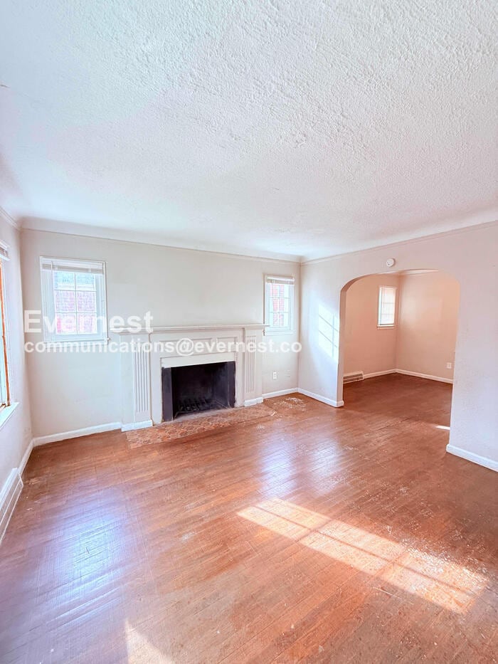 Building Photo - 5747 Lakepointe St