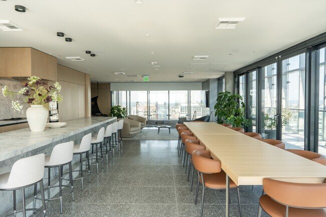 Building Photo - 2Bd/2Ba Seattle Condo