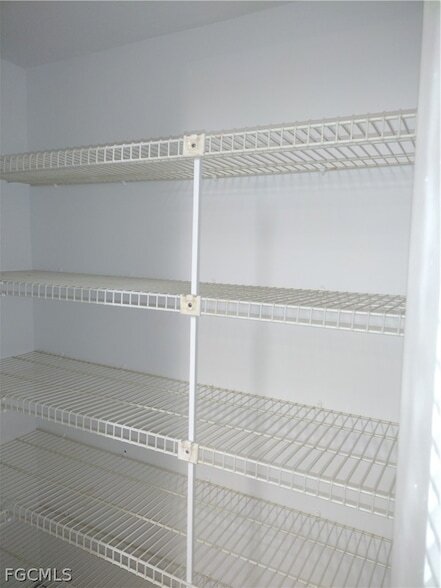 Building Photo - 1069 Villa Dr