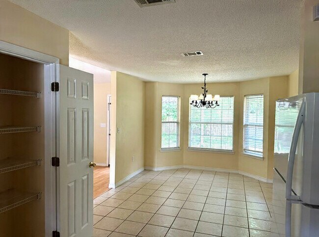 Building Photo - 4821 Acorn Dr