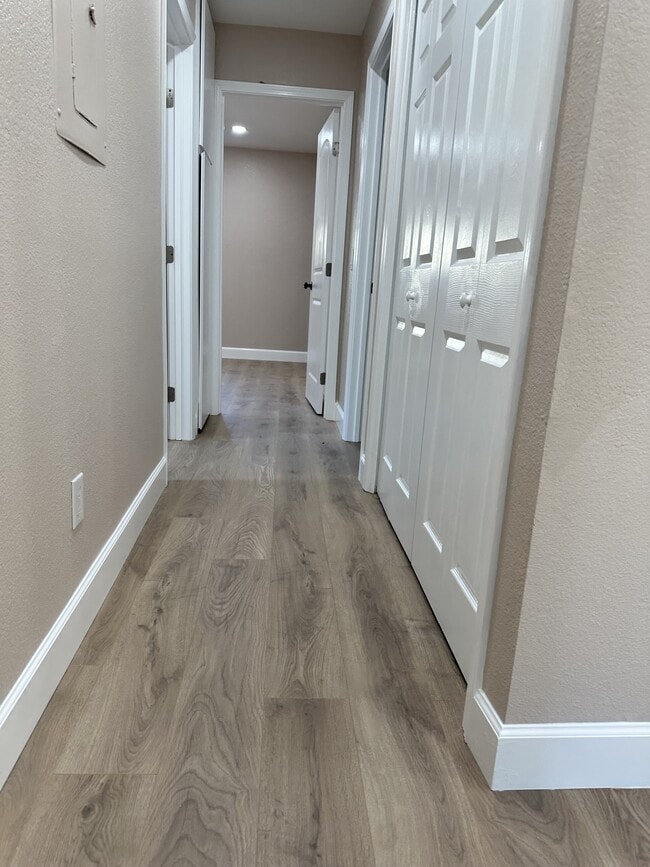 Building Photo - 9101 Newhall Dr