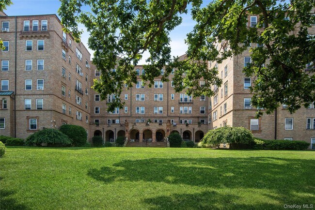 Building Photo - 490 Bleeker Ave
