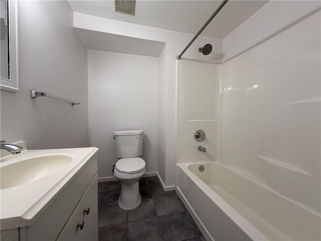 Building Photo - 1656 Jefferson Rd