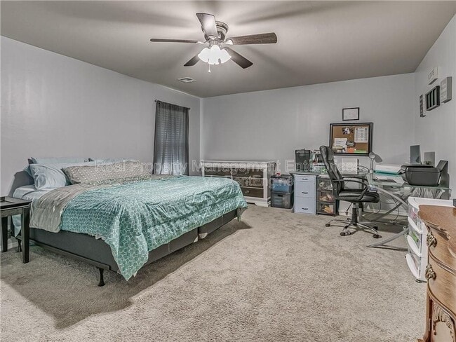 Building Photo - 1912 Autumn Way