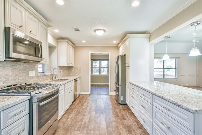 Building Photo - 4703 Ironwood Dr