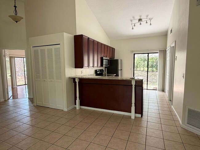 Building Photo - 7386 Spring Villas Cir
