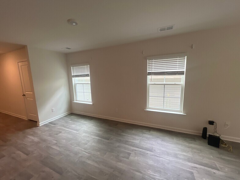 Building Photo - 2176 Elmridge Rd