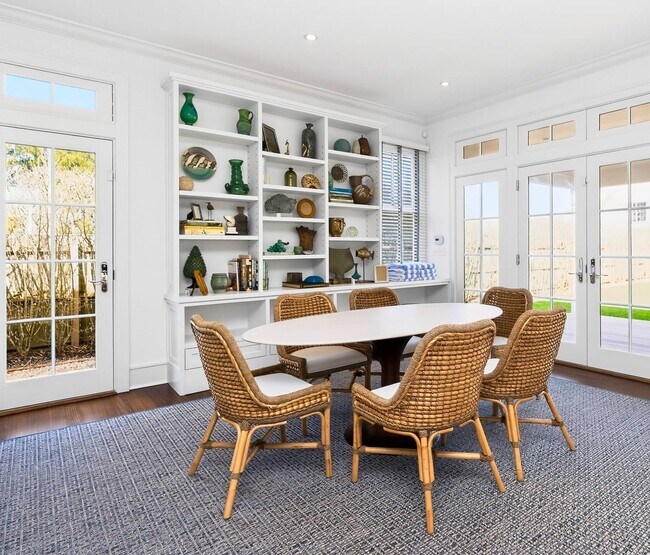 Building Photo - 133-135 Toylsome Ln