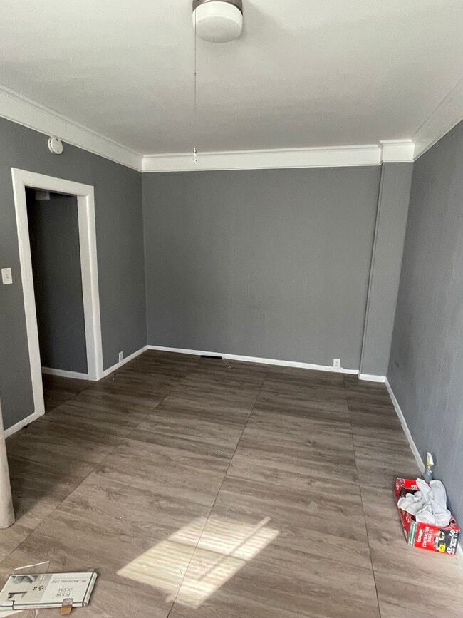 Building Photo - 921-923 Roosevelt St