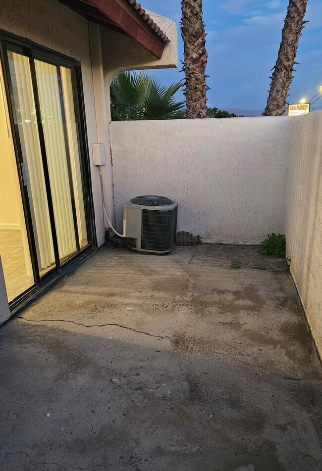 Building Photo - 43965 Towne St