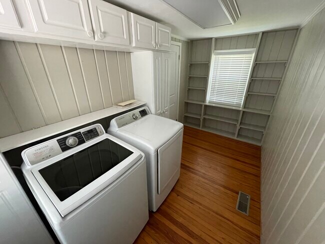 Building Photo - 845 Watson Ave