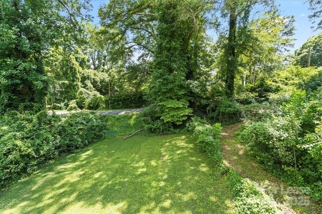 Building Photo - 904 Edgewood Cir