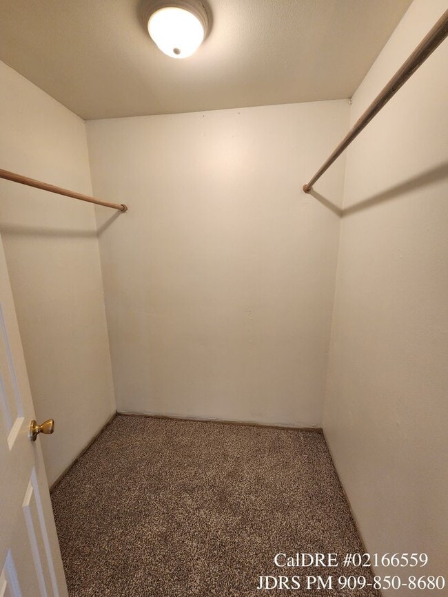 Building Photo - Price Lowered! Fontana 3 Bedroom Home