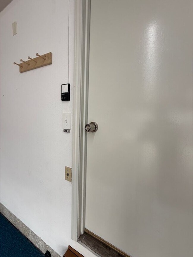 Building Photo - Spacious 3 Bedroom, 2 Bath home in Quality North Bend Neighborhood!