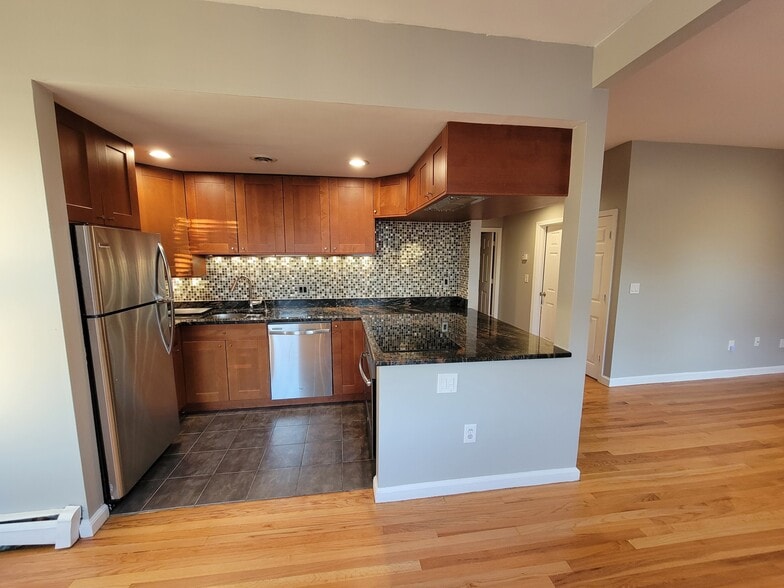 Building Photo - 390 Riverway