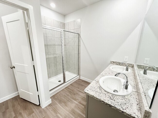 Building Photo - Like-New 3-Bed Home in Lexington Heights with Appliances Included