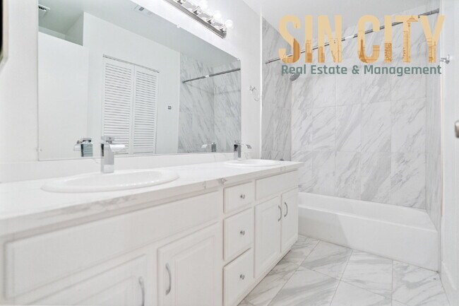 Building Photo - 5064 Spencer St