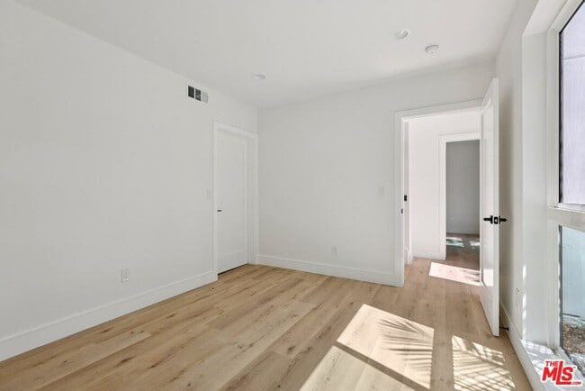 Building Photo - 2111 Holly Dr