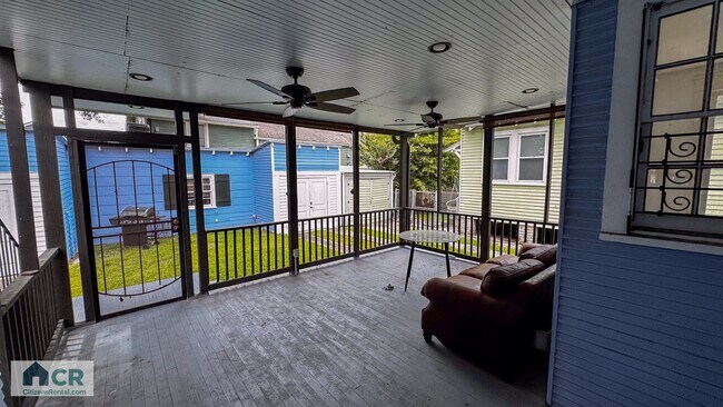 Building Photo - 6bd/3ba with Central AC Walking Distance to Campus. Text 727-459-4141 for more info!