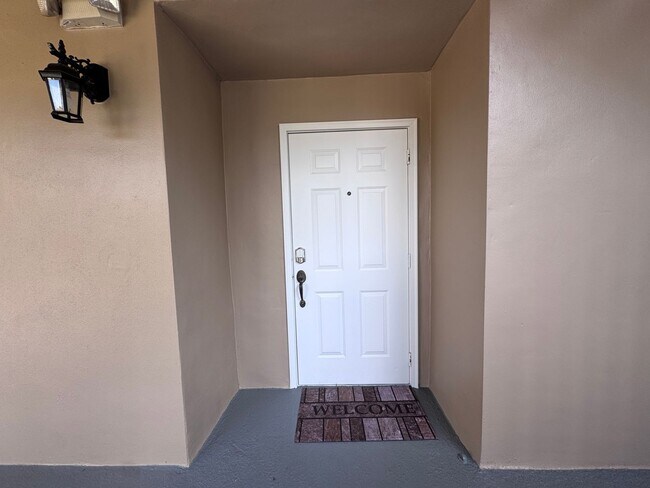 Building Photo - Bright and Inviting 3 bedroom, 2 Bath Condo in Desirable Baldwin Park