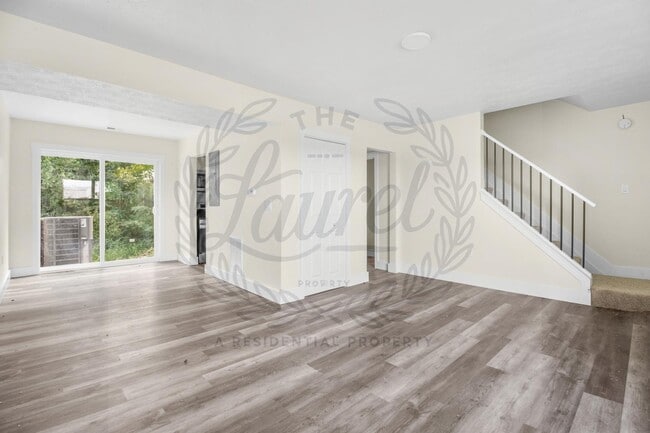 Building Photo - 453 S Laurel Rd