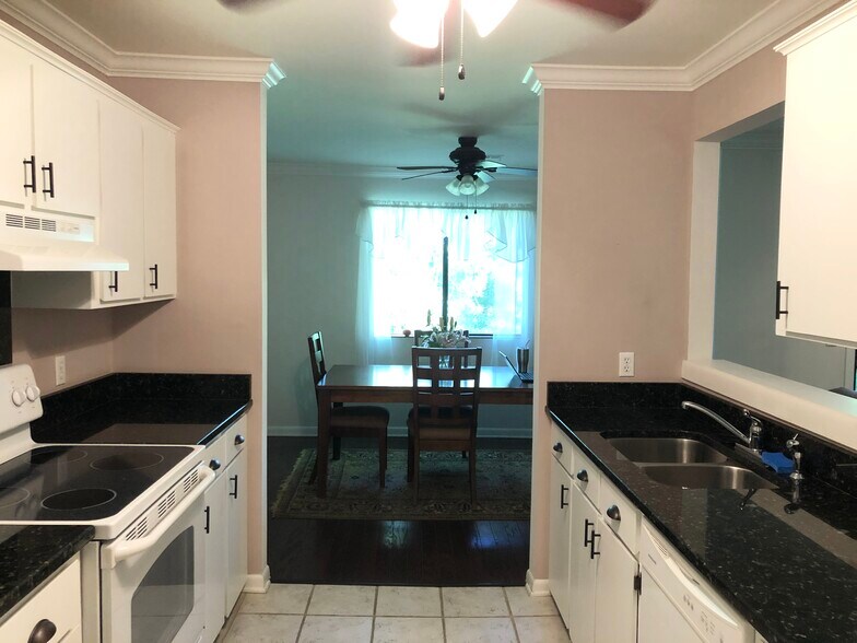 Building Photo - 1134 Village Creek Ln